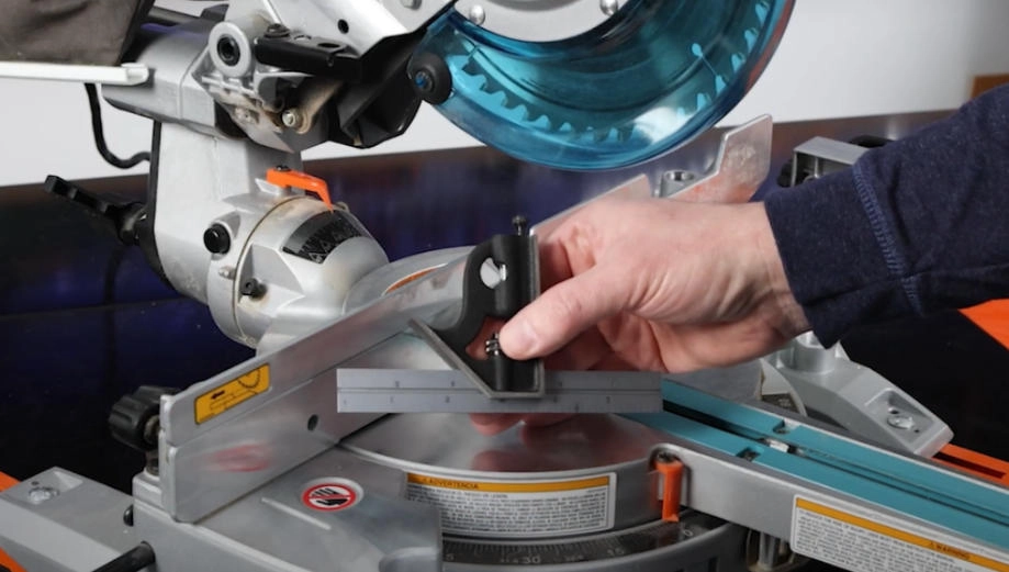How to Square the Saw Blade 4 Square the Saw Blade